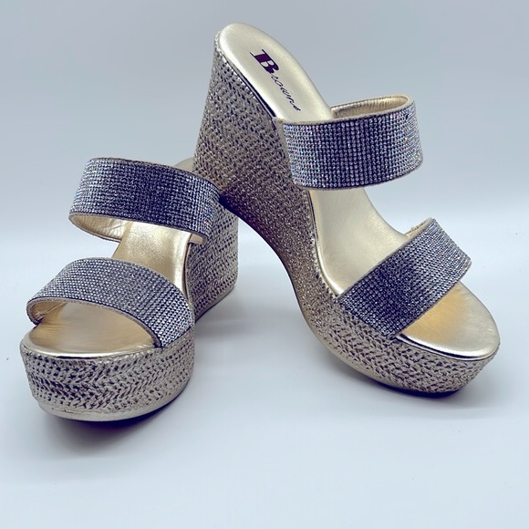 Ladies beautiful Gold and Crystal wedge sandals. They have never been worn. - Picture 3 of 7